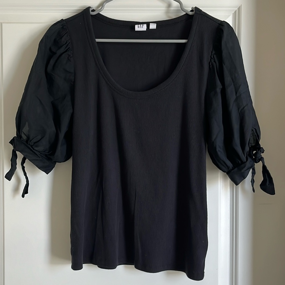 Black Gap pull over shirt with puff sleeves